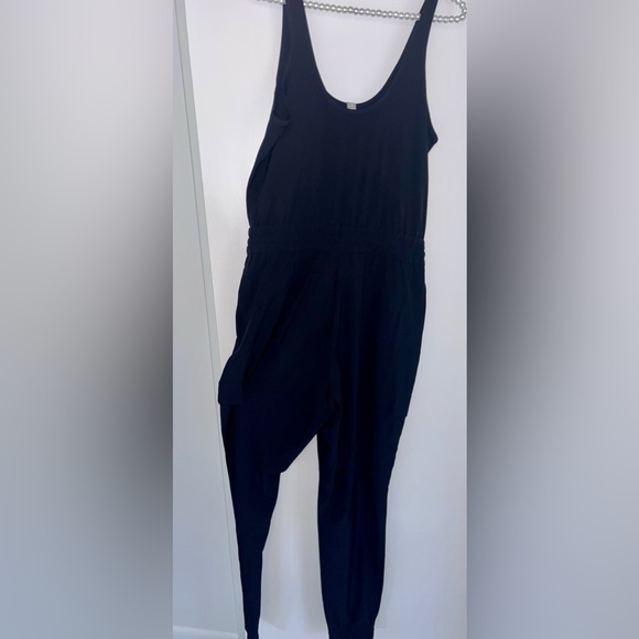 Sporty Jumpsuit - Picture 4 of 4